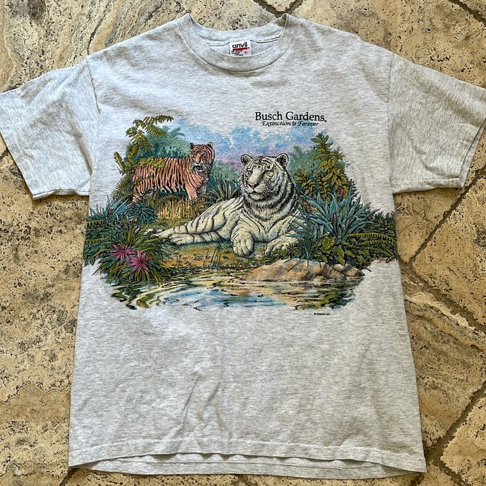 Busch Gardens T-Shirt size Large